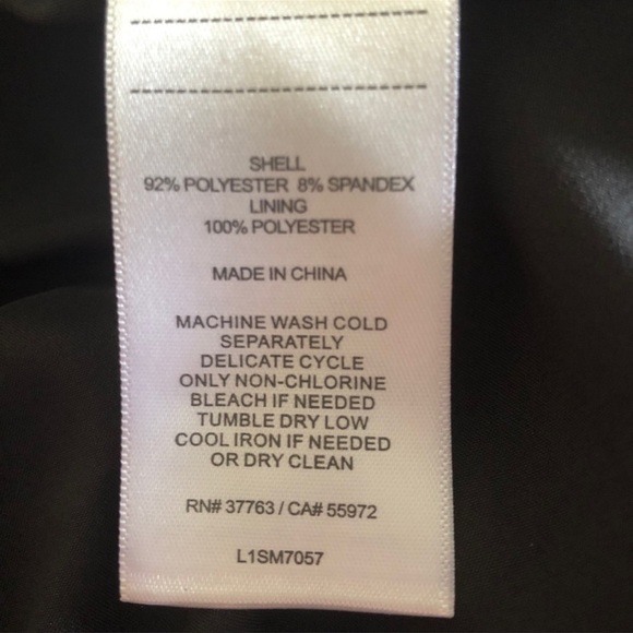 Laundry by Shelli Segal Cap Sleeve Moto Jacket 
Size 8
Excellent condition - Picture 4 of 4